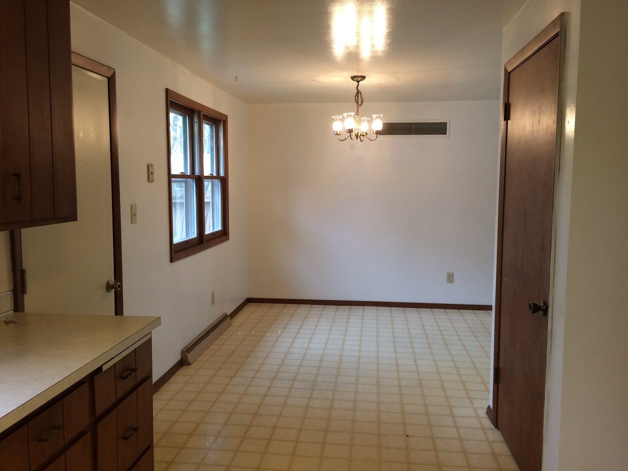 Building Photo - 1347 Hastings St