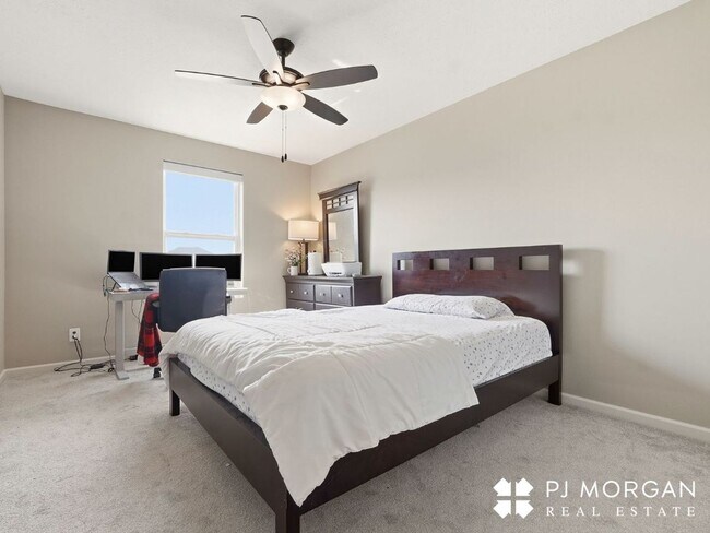 Building Photo - 4 Bedroom Elkhorn Rental Home with Modern Kitchen and Ample Storage