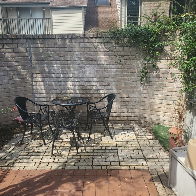 Building Photo - 726 Country Pl Dr