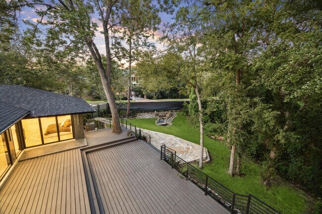 Building Photo - 203 Cove Creek Ln