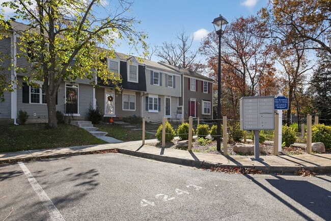 Building Photo - 4243 Drake Ct