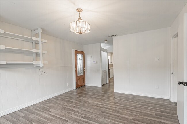 Building Photo - 1819 Ave Q