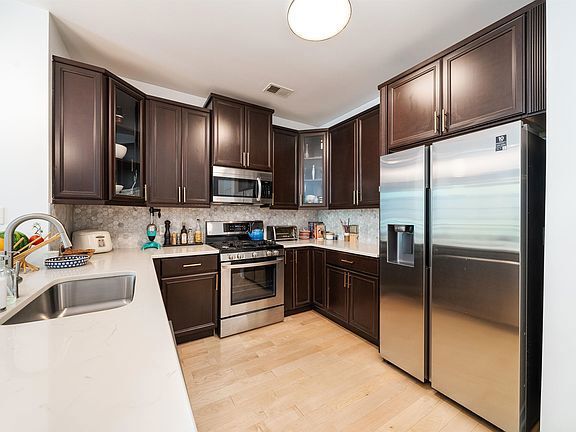 Building Photo - 443 2nd St