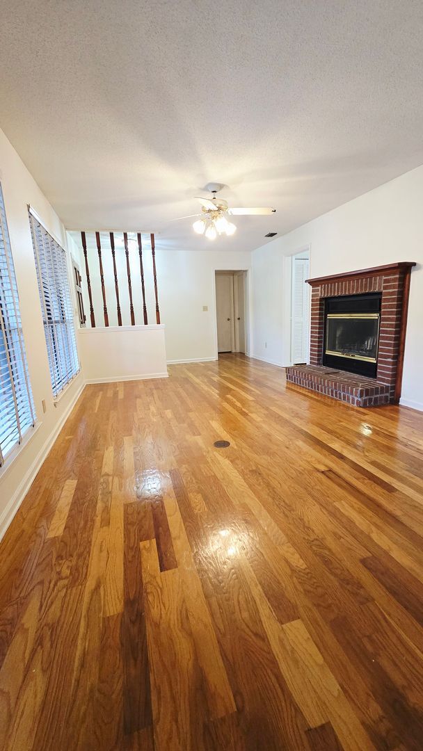 Building Photo - Beautiful Large home off of Mahan