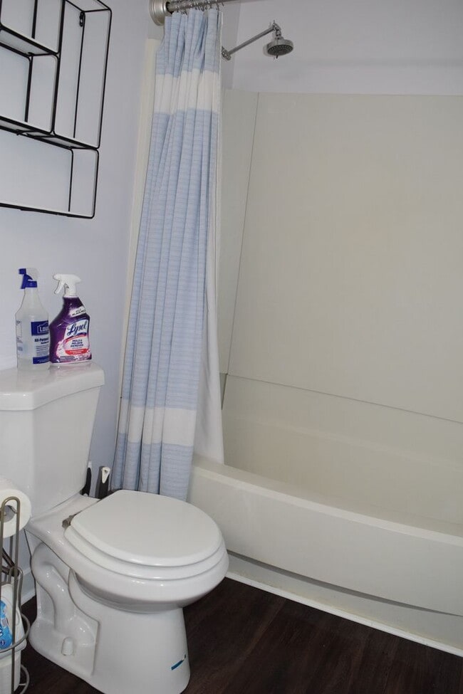 Building Photo - Great Bon Air Townhouse Convenient to ever...