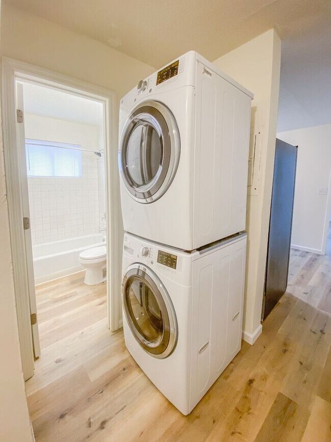 Building Photo - Beautiful 2 Bedroom in East Ridge, TN!