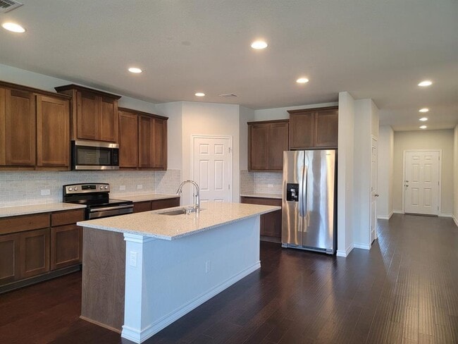Building Photo - 208 Magna Ln