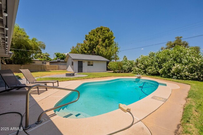 Building Photo - 1116 E Fern Dr N