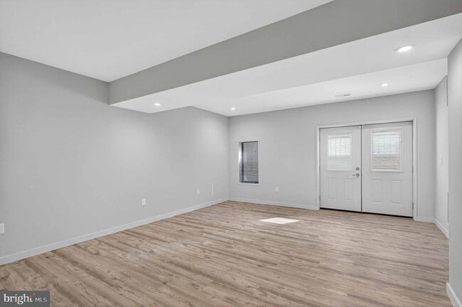 Building Photo - 911 S Oak St