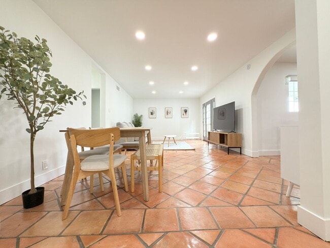 Building Photo - Luxury 3-Bedroom + Bonus Room Home in Gated Shadow Hills Community – Short & Long Term Available