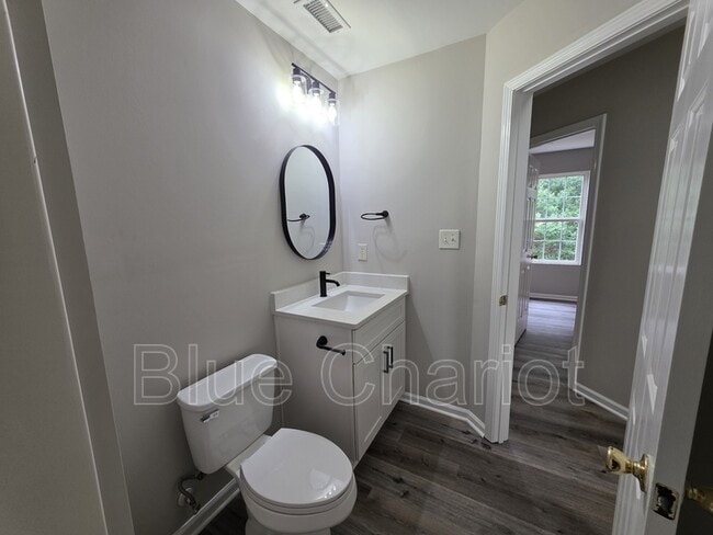 Building Photo - 704 Brye St