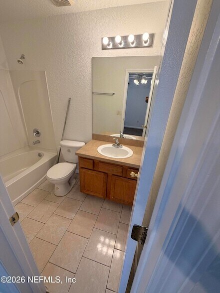 Building Photo - 1915 Lago Del Sur Drive