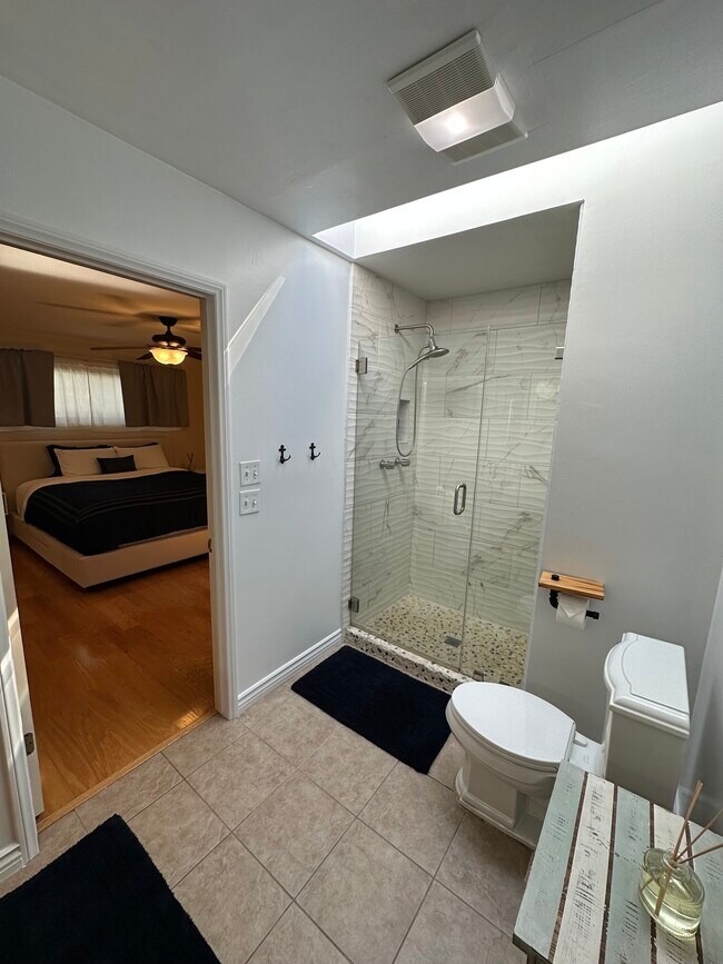 Building Photo - 3707 E Livingston Dr