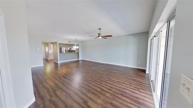 Building Photo - 6495 Shoreline Dr