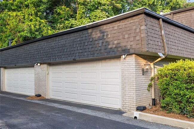 Building Photo - 5170 Chemin De Vie NE