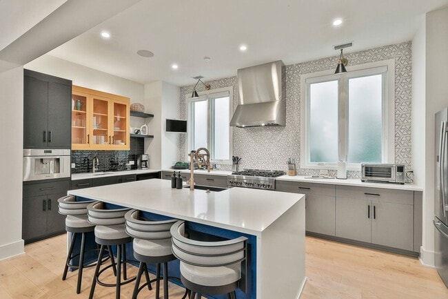 Building Photo - Modern Luxury Estate with Rooftop Deck in Trilith