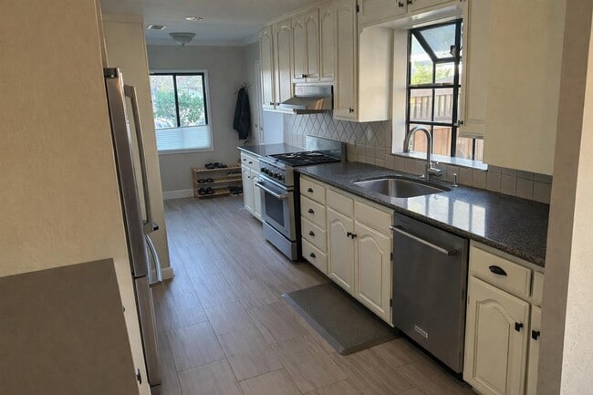 Building Photo - 1700 Cleveland Ave