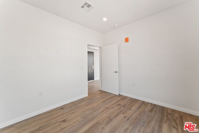 Building Photo - 3105 Bellevue Ave