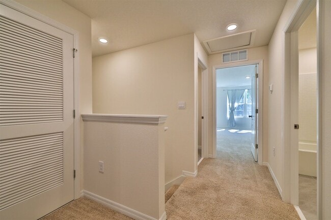 Building Photo - Venetian Bay 3BR 2.5BA Townhome For Rent