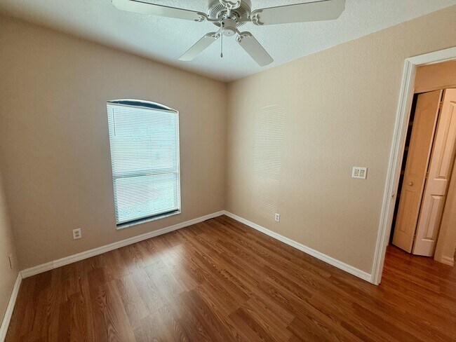 Building Photo - Beautifully updated 3BR/2BA home in a prime North Port location!