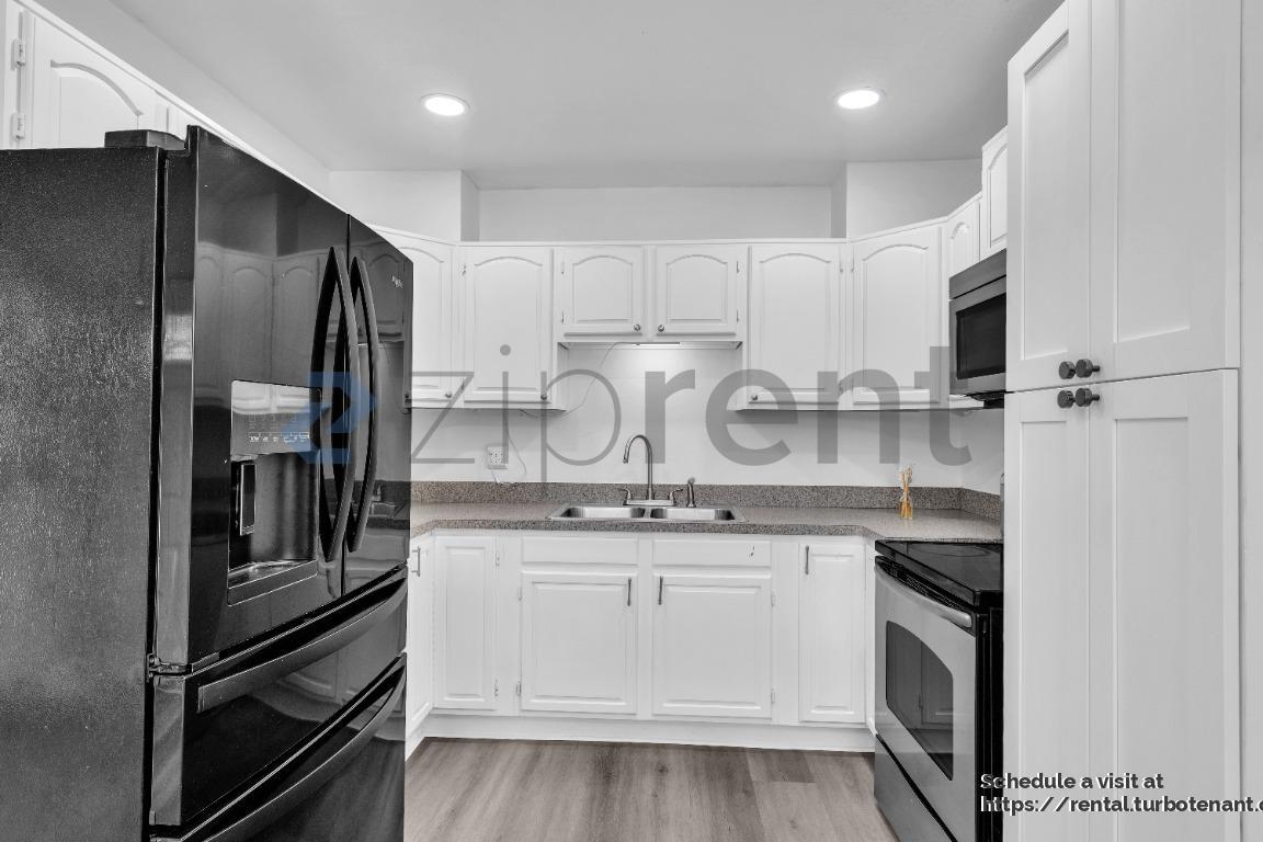 Building Photo - 3321 W Iowa Ave