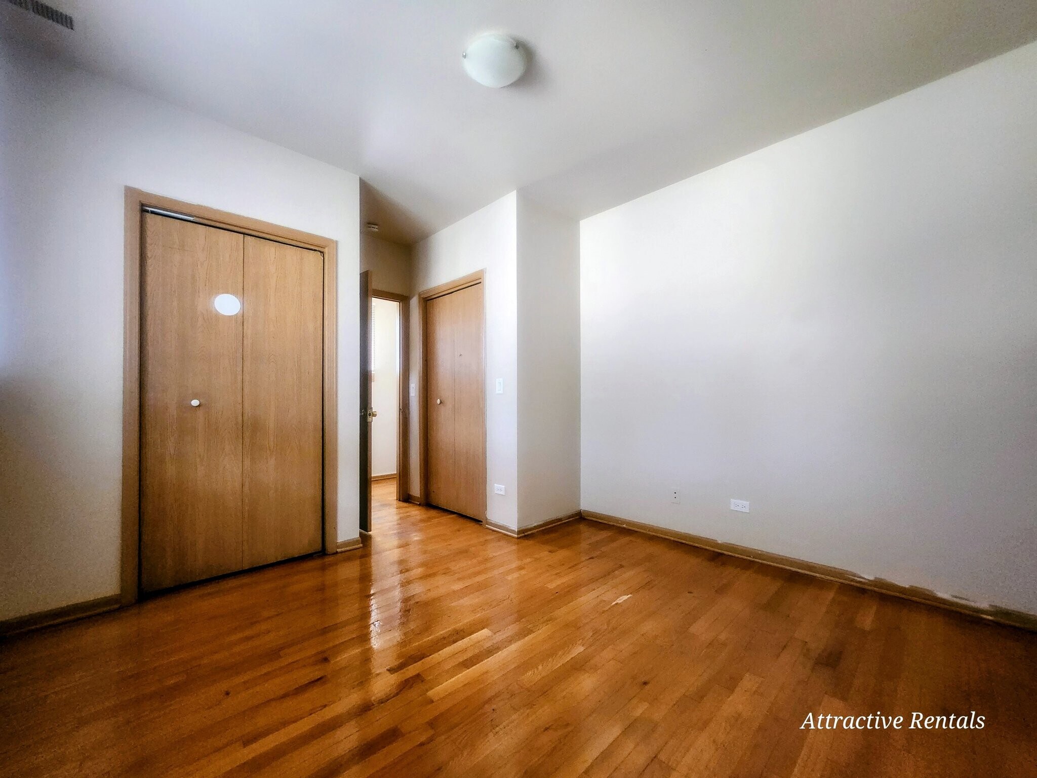 Building Photo - 728 W 50th St