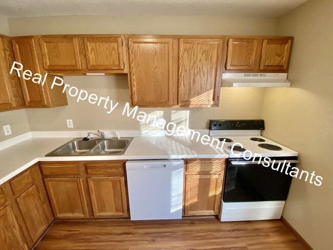 Building Photo - Redbud Ridge 7