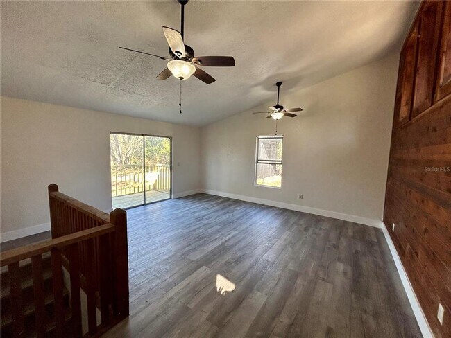 Building Photo - 18812 Carr Dr