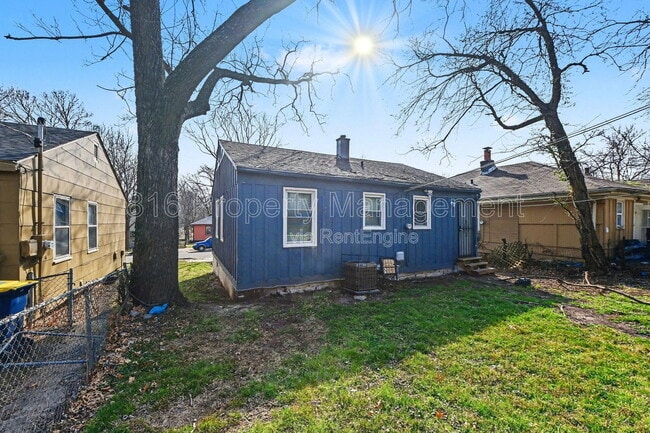 Building Photo - 7036 Bellefontaine Ave