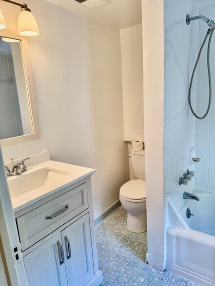 Building Photo - 2210 N Lexington St