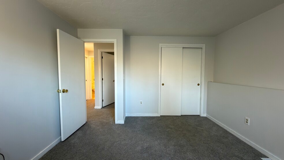 Building Photo - 189 Littleton Rd