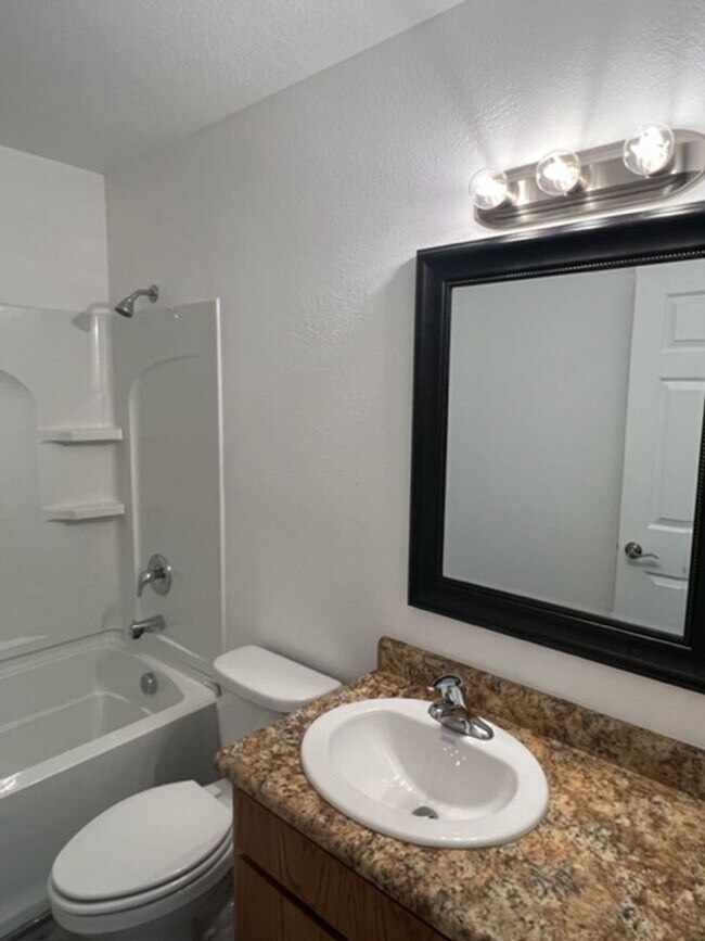 Building Photo - 192 S Church St