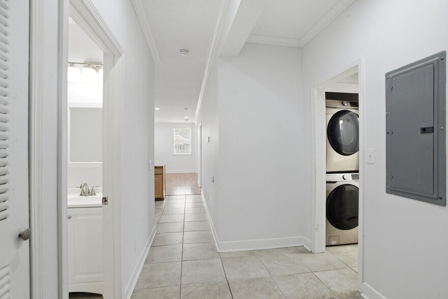 Hall and washer dryer - 1722 Harmony St