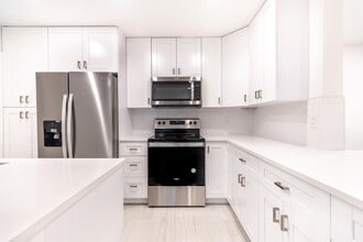 Building Photo - 7860 Stanway Pl