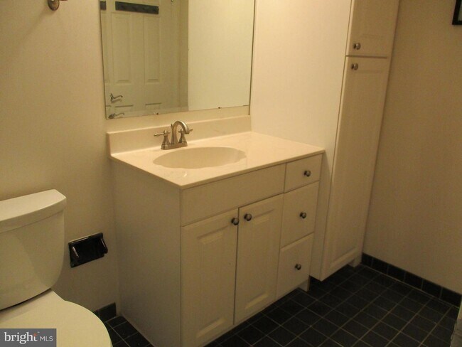Building Photo - 204 Beacon Hill Dr