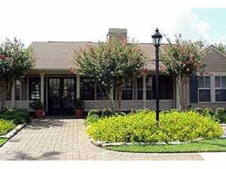 Building Photo - Willis South Apartments