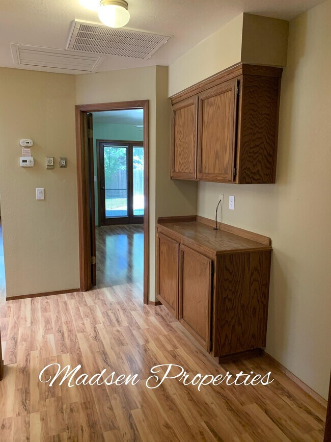 Building Photo - 9 Glenoak Ct