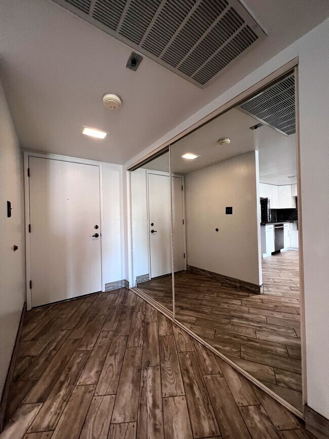 Building Photo - SCOTTSDALE SHADOWS LUXURY CONDO WITH AC, WATER INCLUDED AND 9 HOLE GOLF