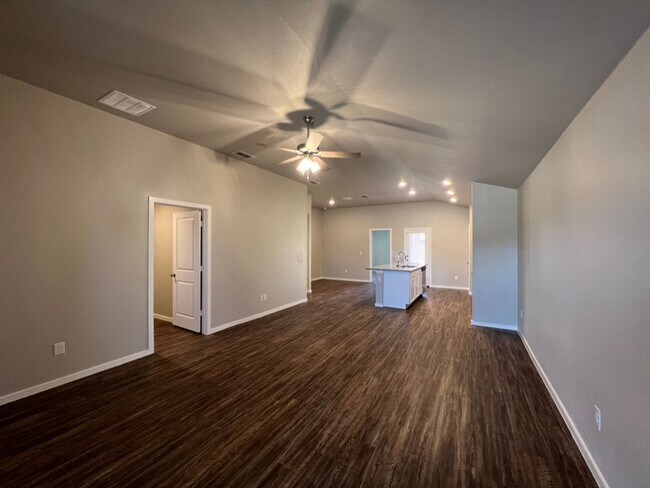 Building Photo - Rare 3 Bedroom In Frenship ISD!