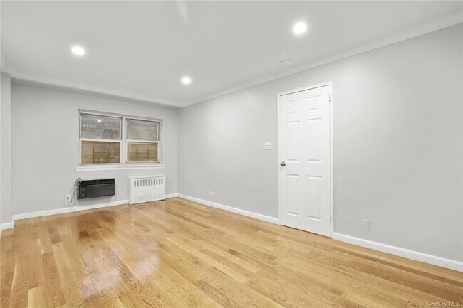 Building Photo - 3240 Riverdale Ave