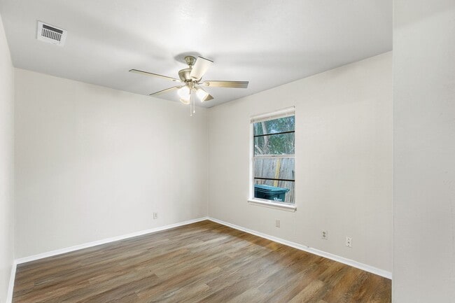 Building Photo - 101-103 Lockhart St