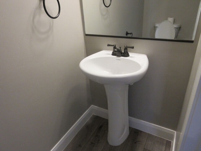 Building Photo - 3 bedroom, 2 bath - in the heart of Cedar ...