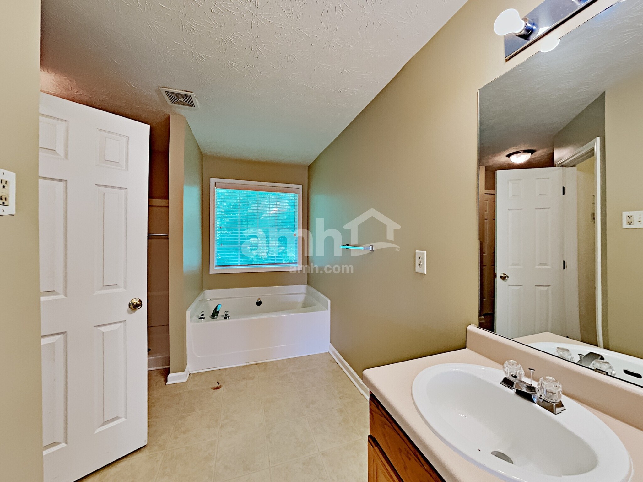 Building Photo - 3442 Kittery Dr