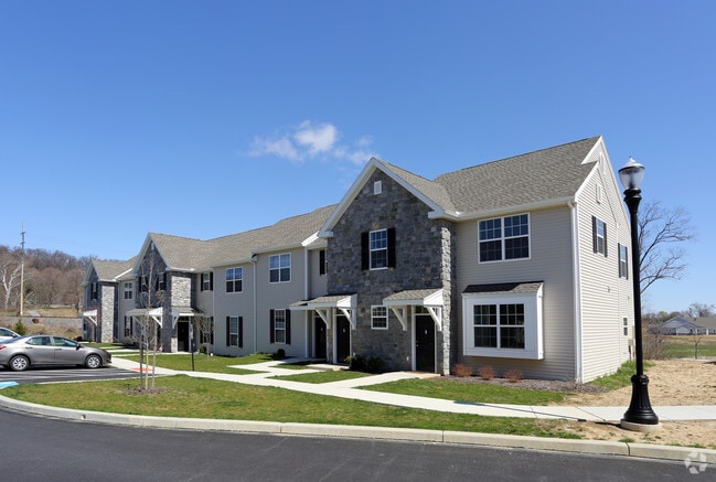 Building Photo - The Courts at Lime Spring