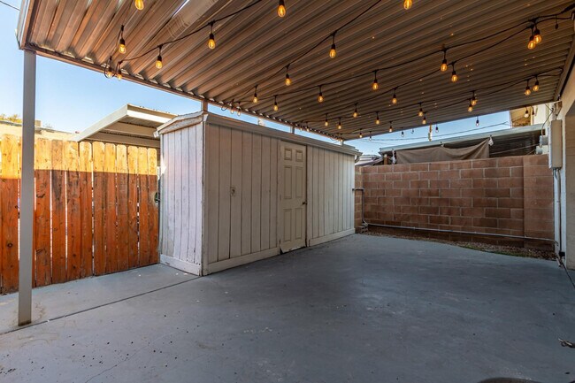 Building Photo - 4508 N 15th Ave