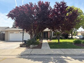 Building Photo - Beautiful Home in Atwater with Solar