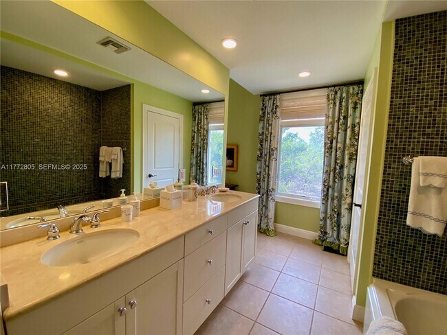 Building Photo - 11718 SE Florida Ave