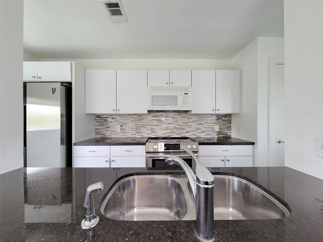 Building Photo - 2605 Calumet St