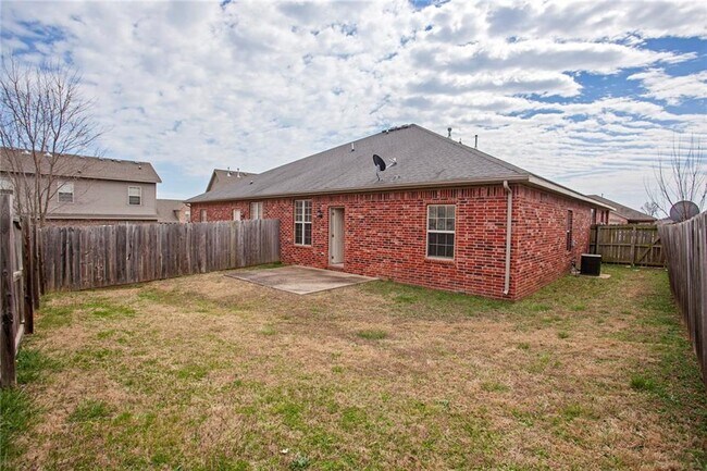 Building Photo - 4902 SW Fieldstone Blvd