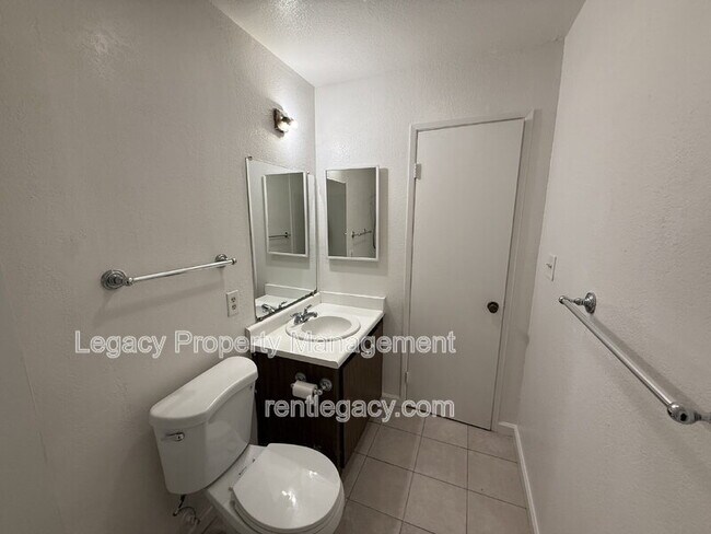 Building Photo - 2125 Northwood Cir